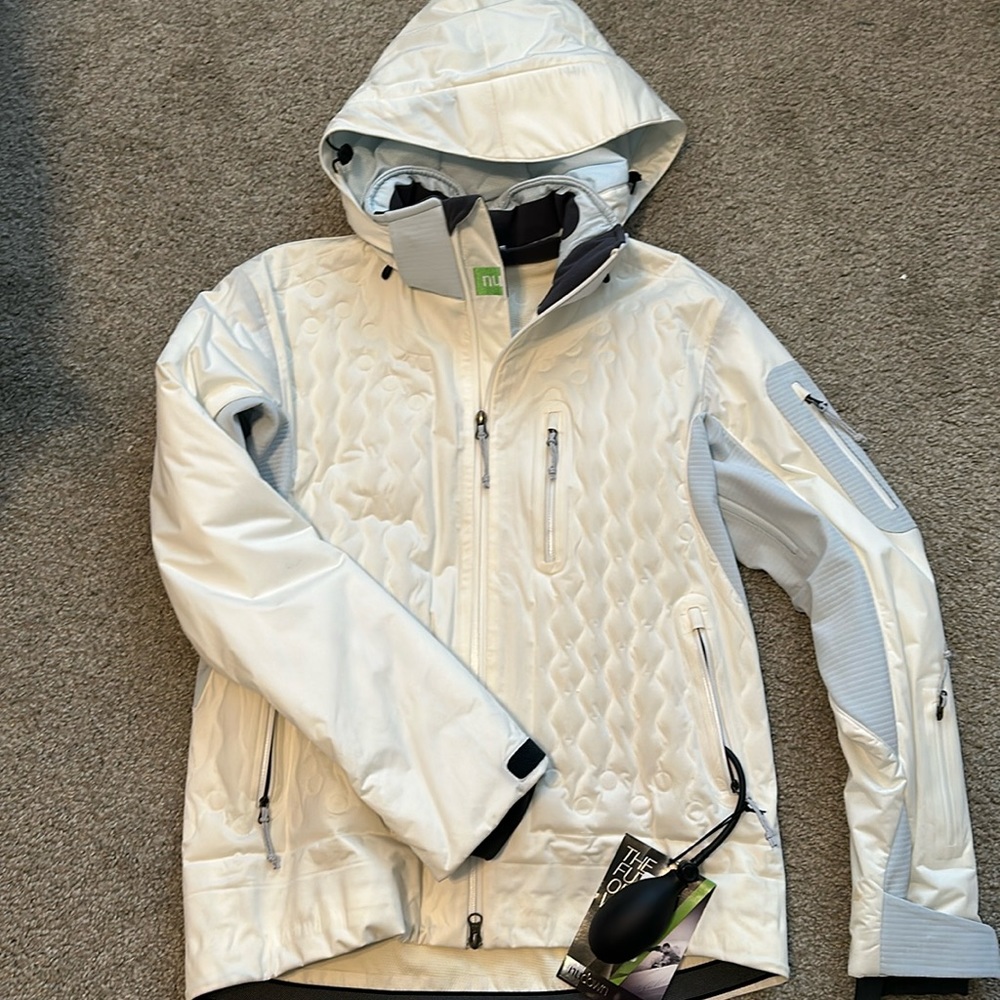 NUDOWN White Winter Coat with Inflatable Pump!